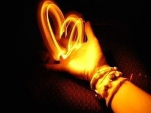 random,girl,lights,vintage,contrast,hand-8dba74423fb5a7e93529897f6ec02f49_h